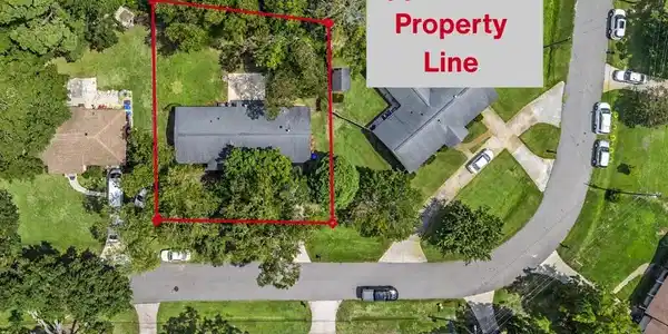 Image 4: 827 Piccadilly Approx Property Line