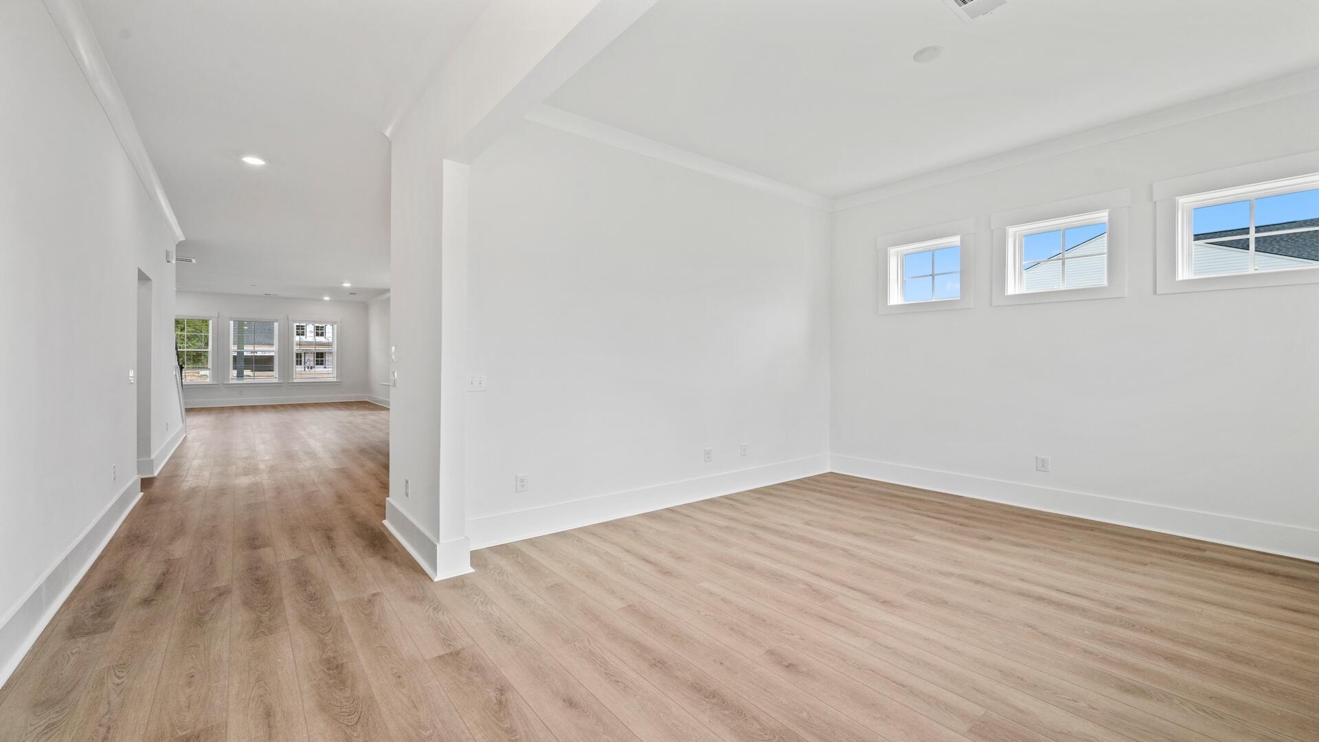 Image 4: Foyer