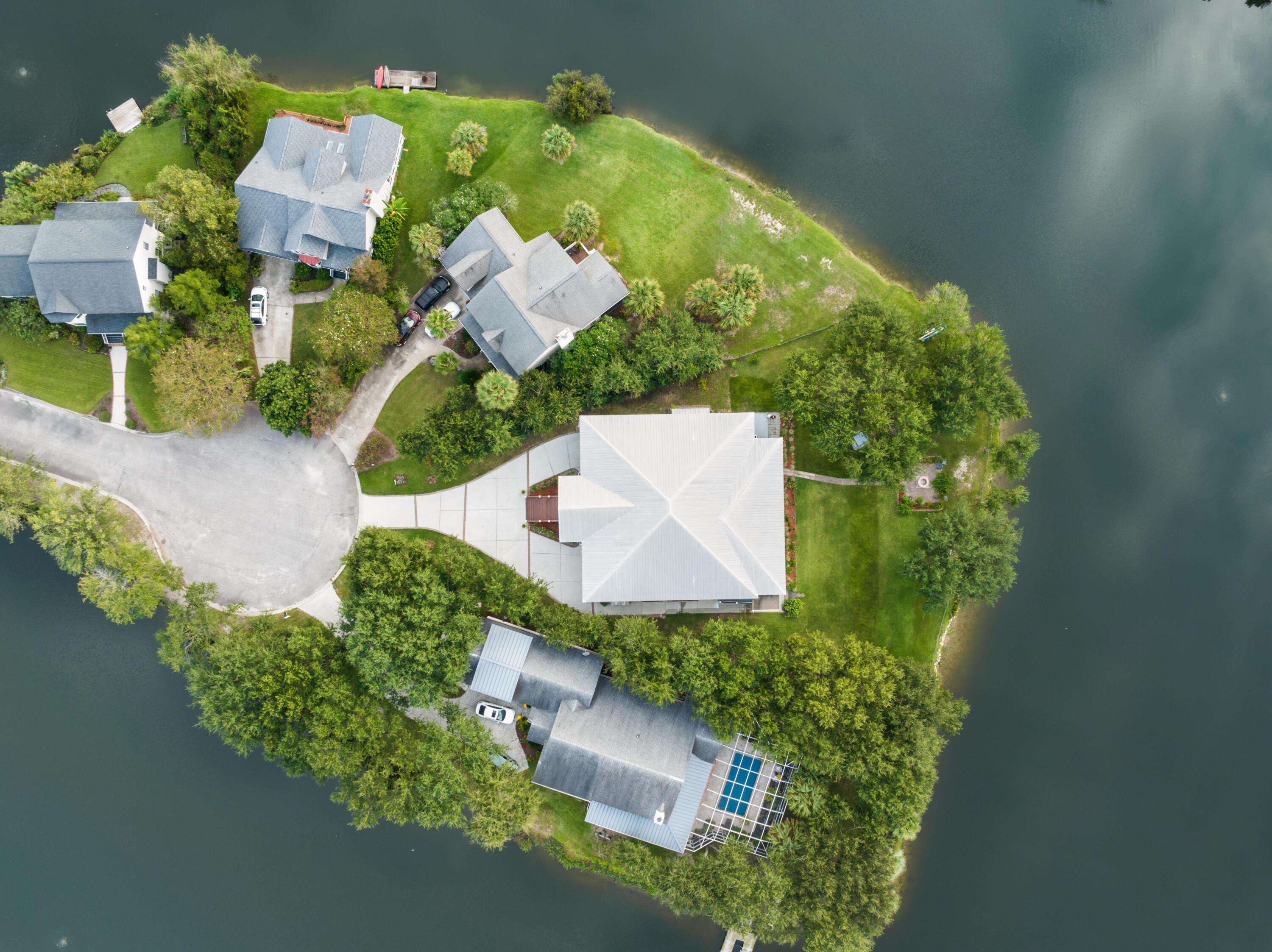 Image 2: Lakefront Custom Home