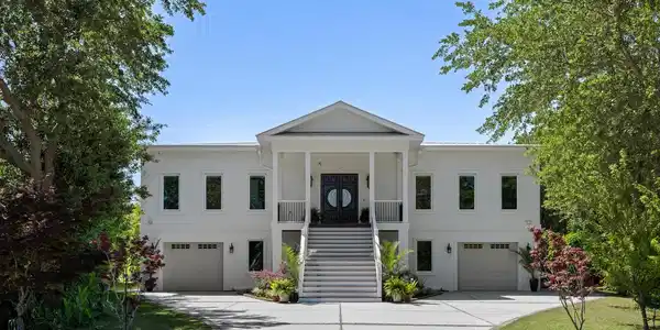 Image 4: Lakefront Custom Home