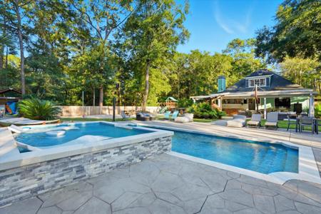 5864 Bears Bluff Road