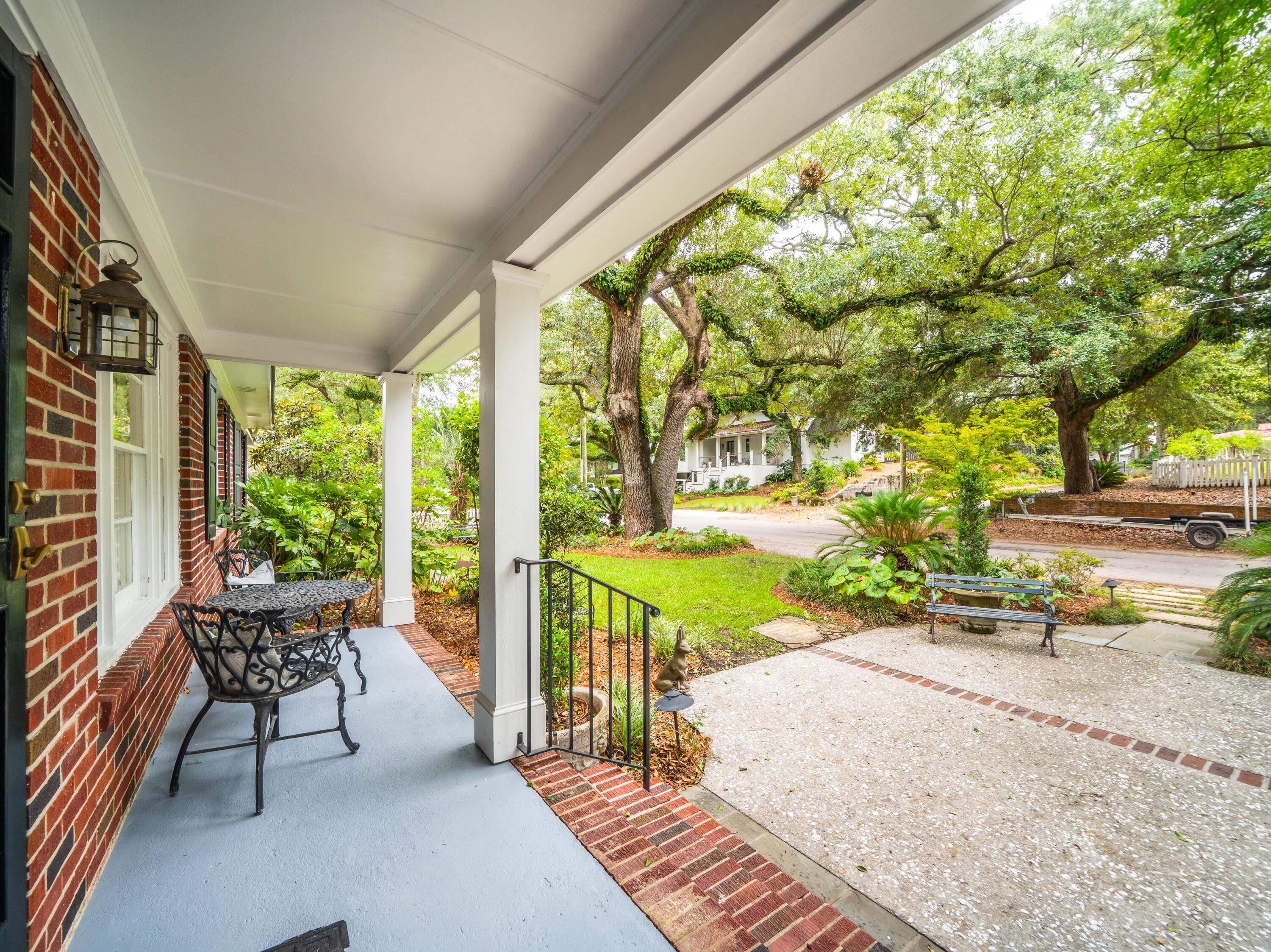 Image 3: 114LiveOakDr-KeenEyeMarketing-007
