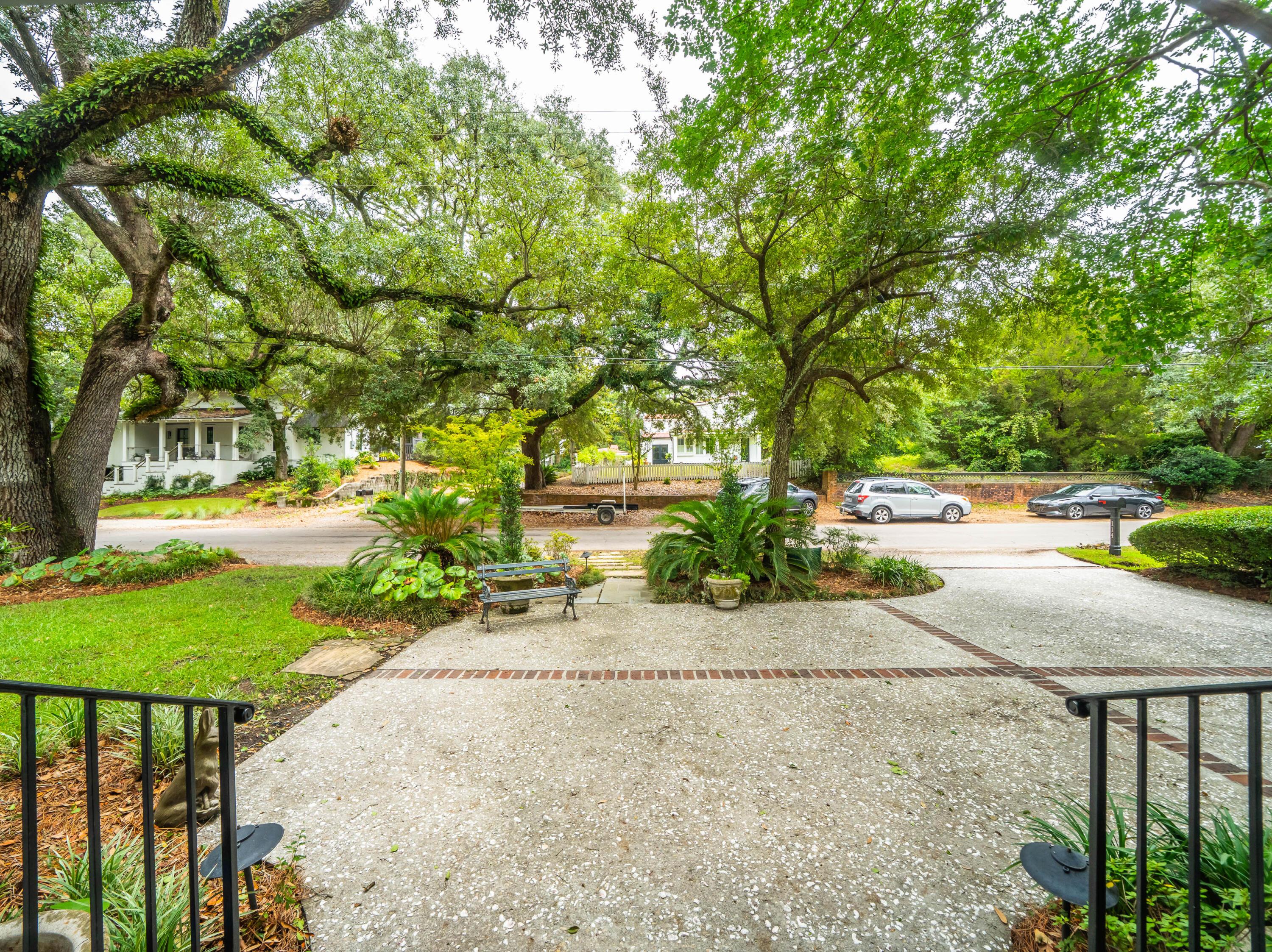 Image 4: 114LiveOakDr-KeenEyeMarketing-008