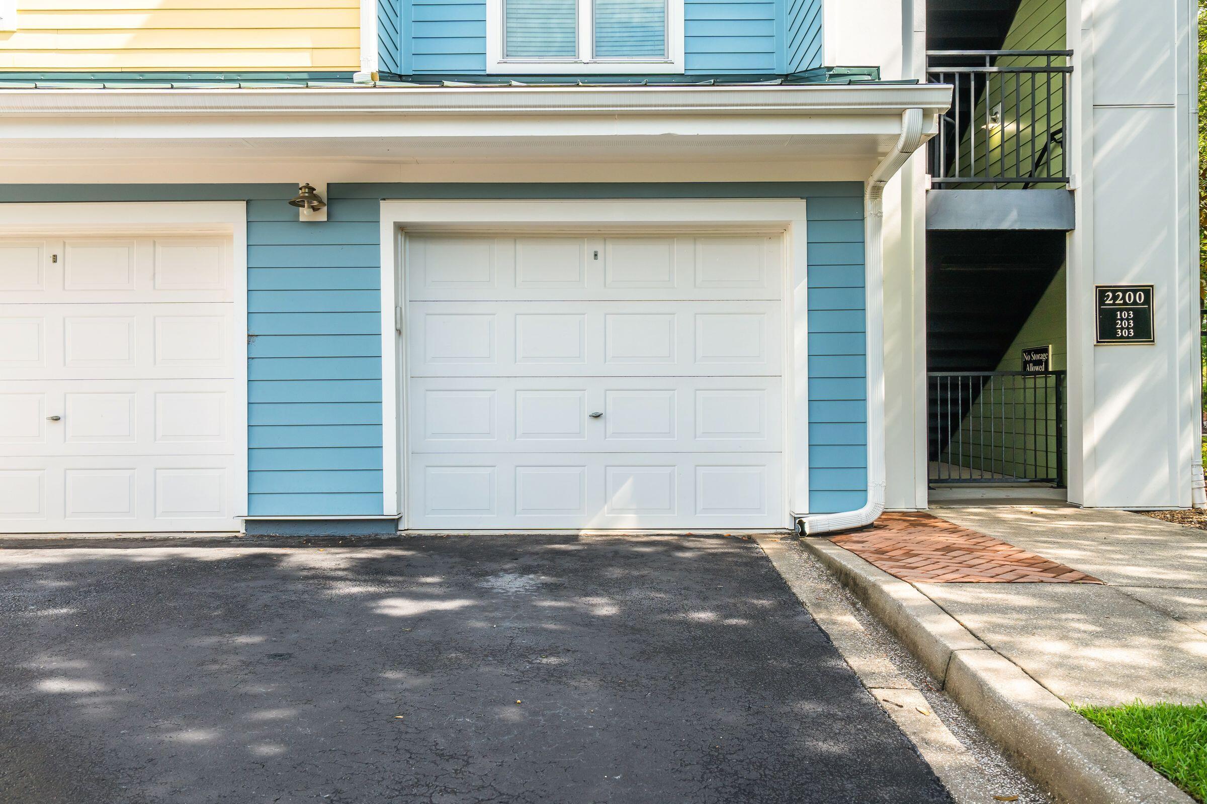 Image 2: Garage