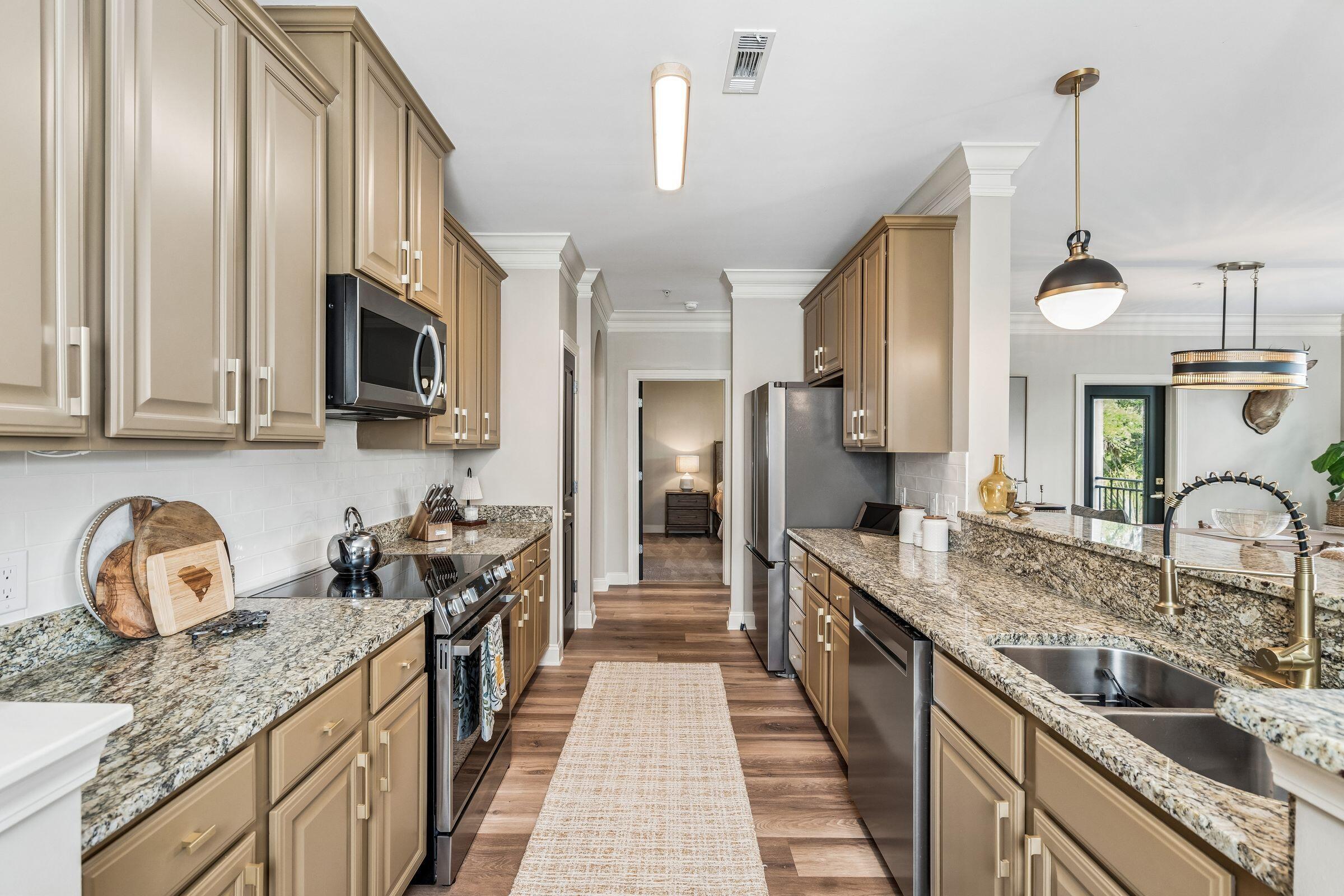 Image 4: Kitchen