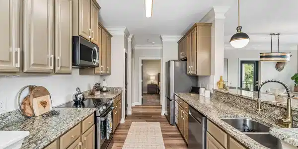 Image 4: Kitchen