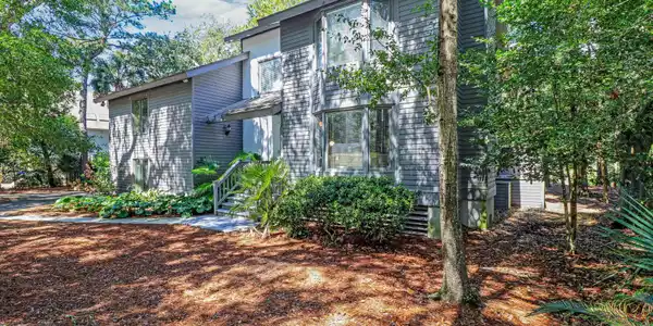 21 Fairway Oaks Lane
