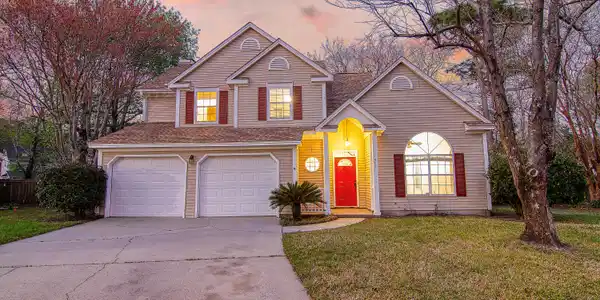 1901 Oak Tree Lane