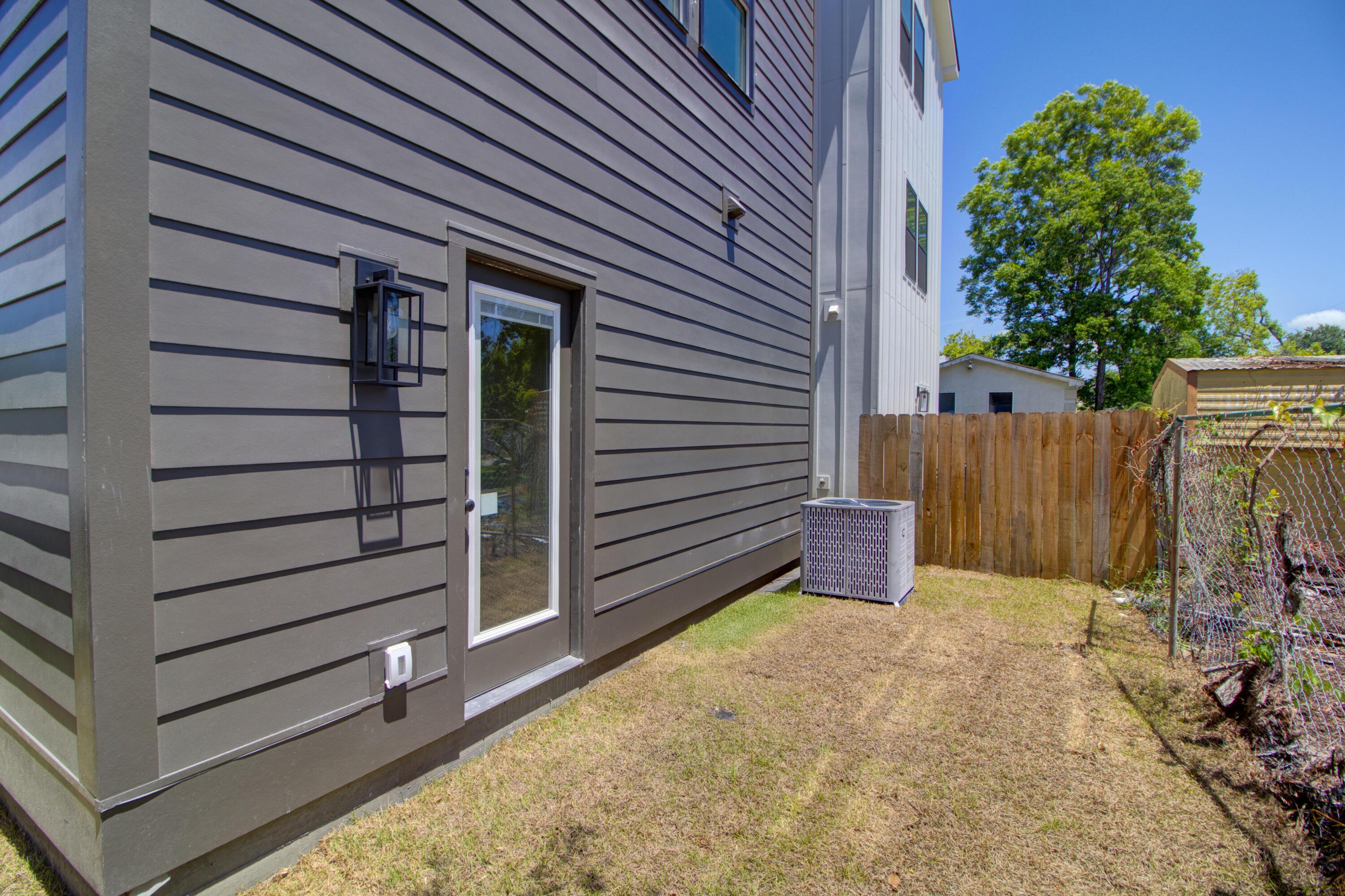 Image 4: Yard
