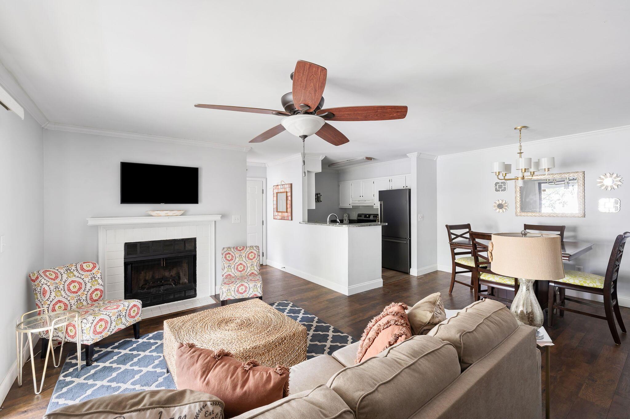 Image 3: Open Floor Plan