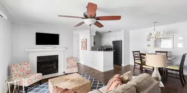 Image 3: Open Floor Plan