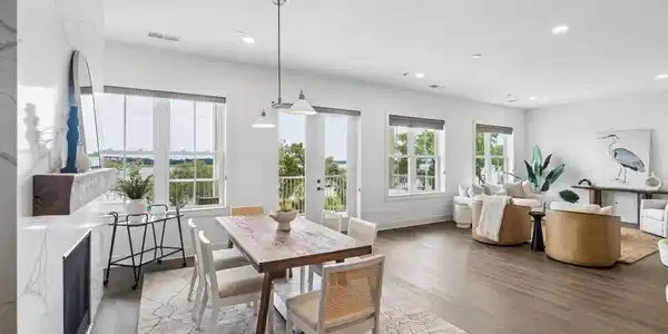 Image 2: Dining/Living