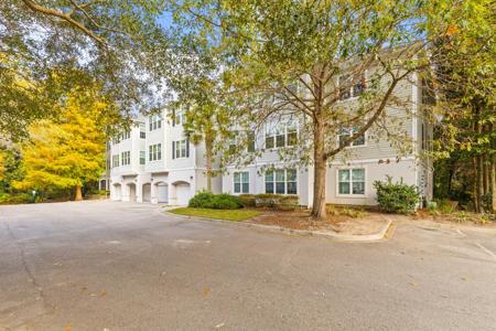 60 Fenwick Hall Allee