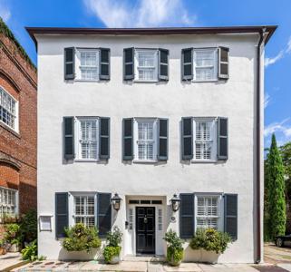 8 Elliott Street