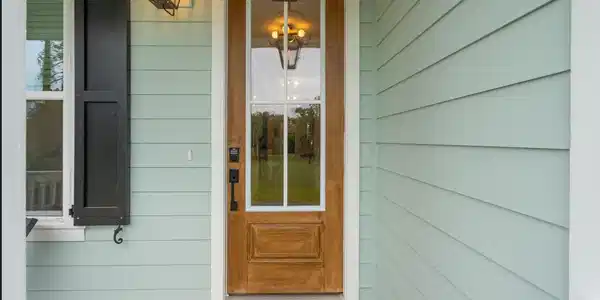 Image 2: EXT FRONT ENTRANCE