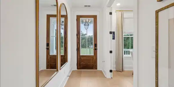 Image 3: FRONT ENTRANCE 2