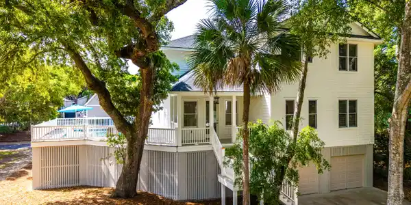 Image 2: 17SandDollarDr-KeenEyeMarketing-003