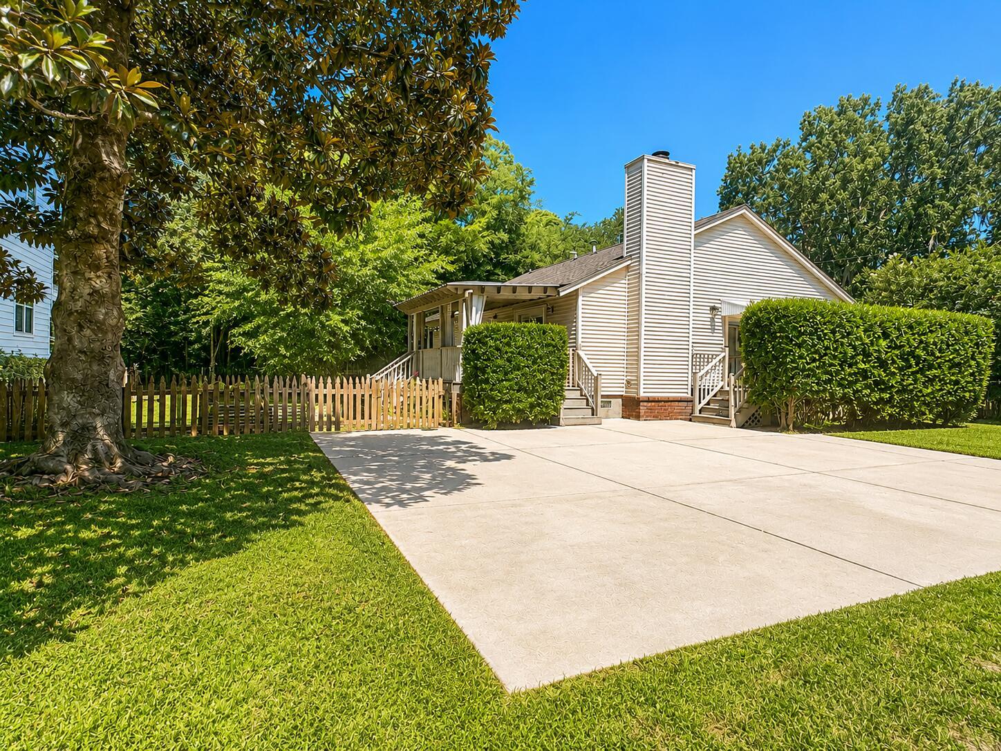 Image 3: Driveway