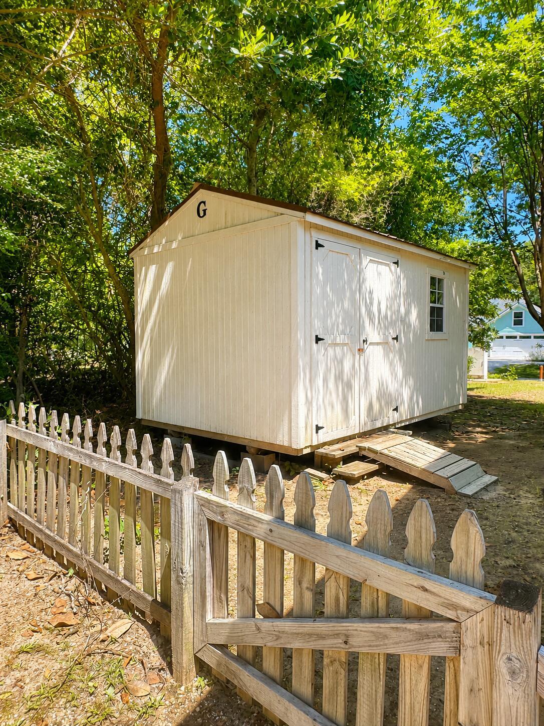 Image 4: Shed