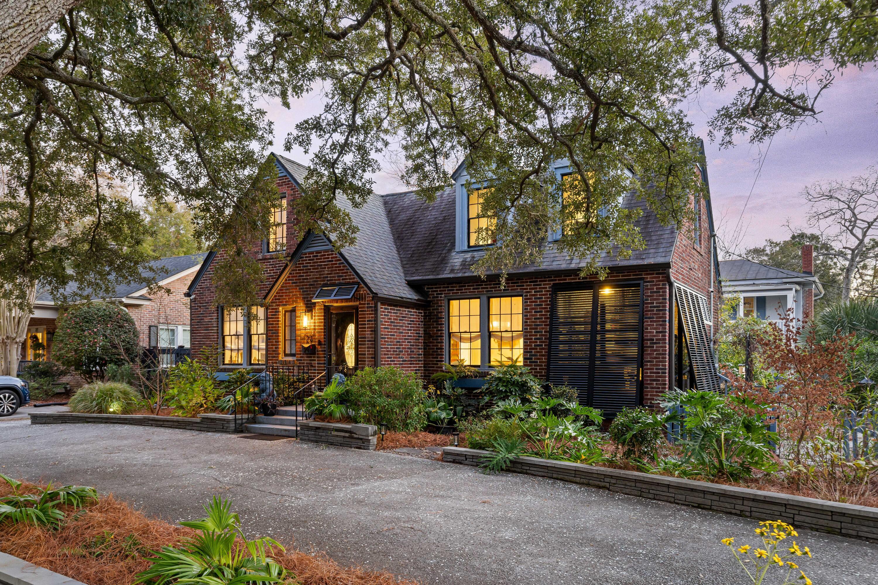 Image 4: Driveway view