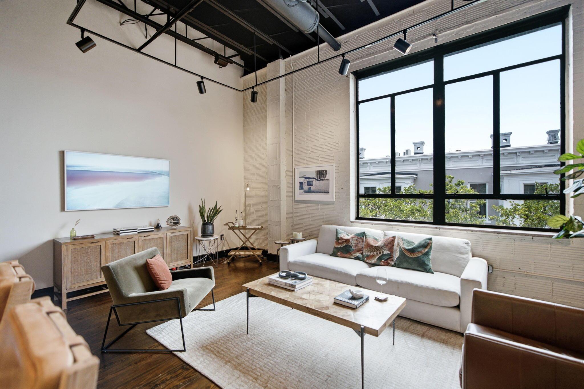 Image 2: Living Room