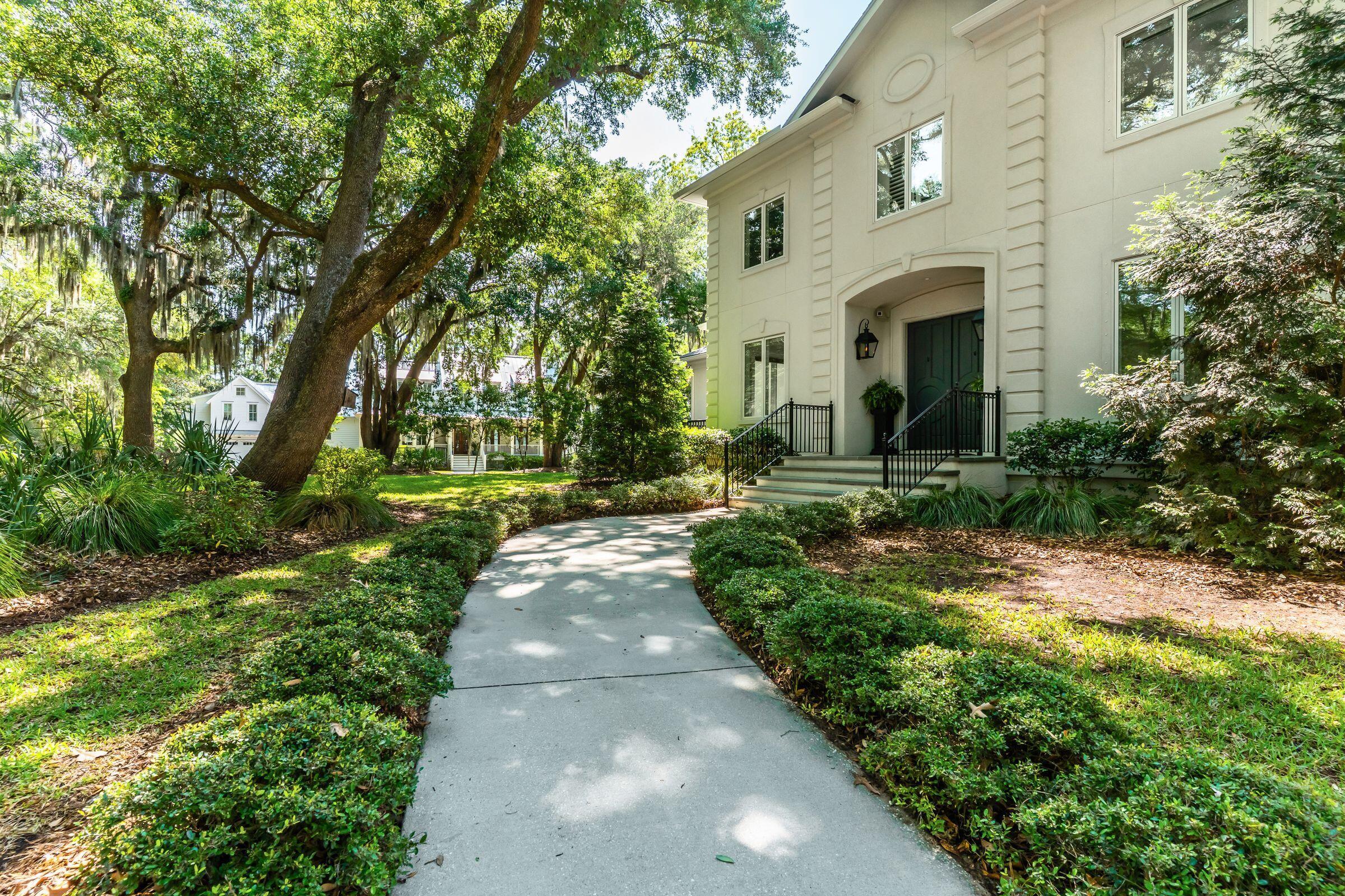 Image 4: 371LivePalmettoBlf-KeenEyeMarketing-005