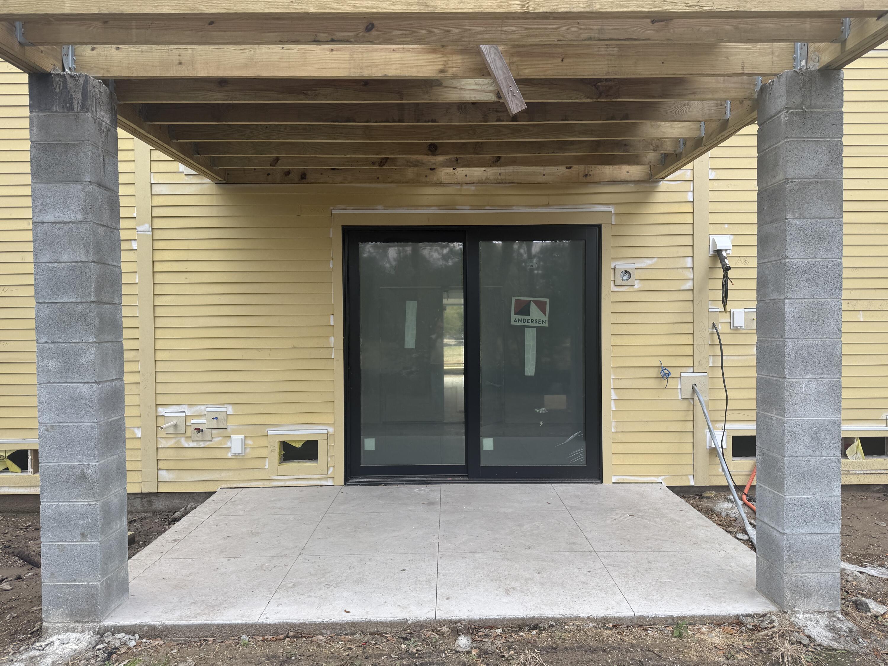 Image 3: Amazing patio area