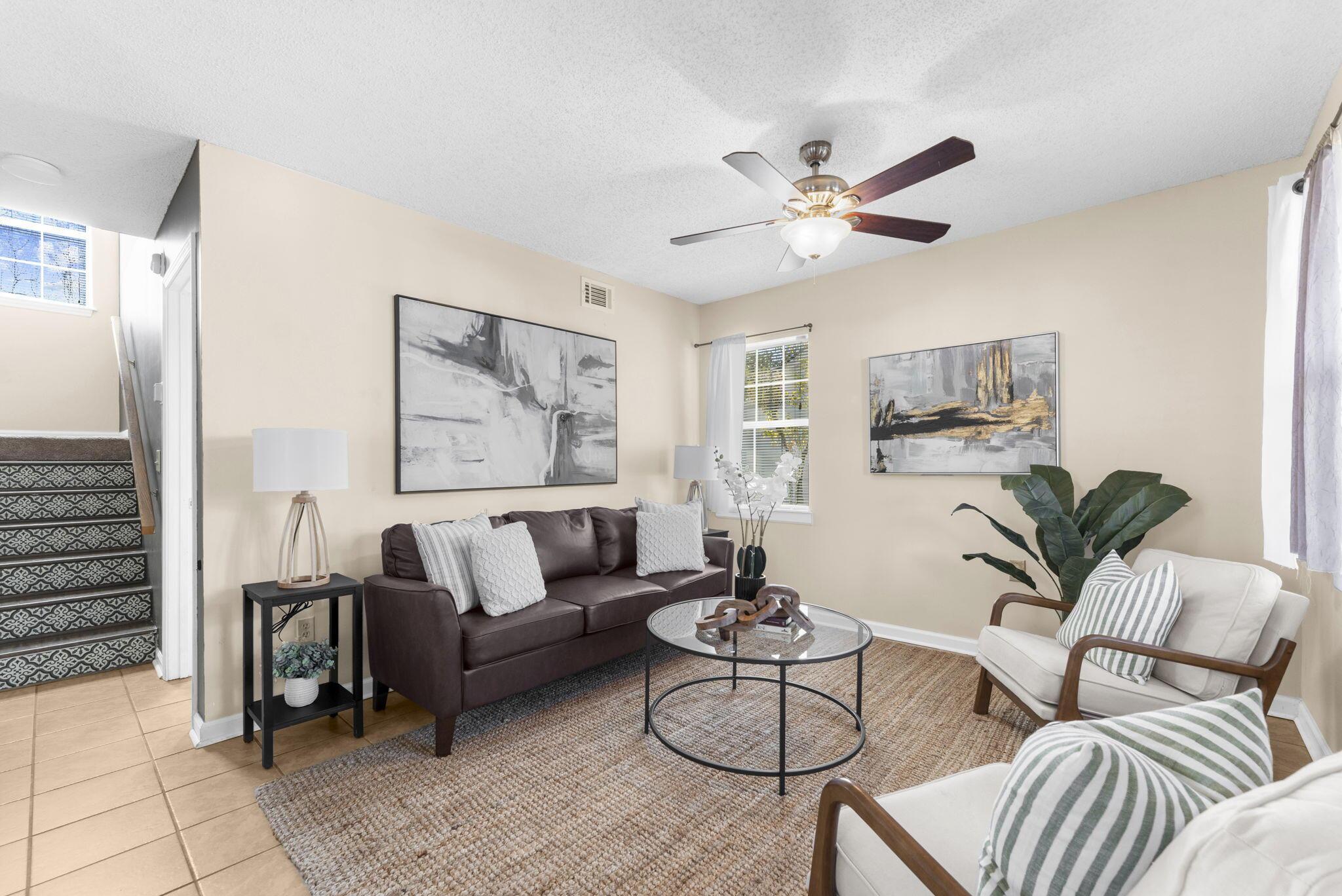 Image 3: 38 Woodleaf right view