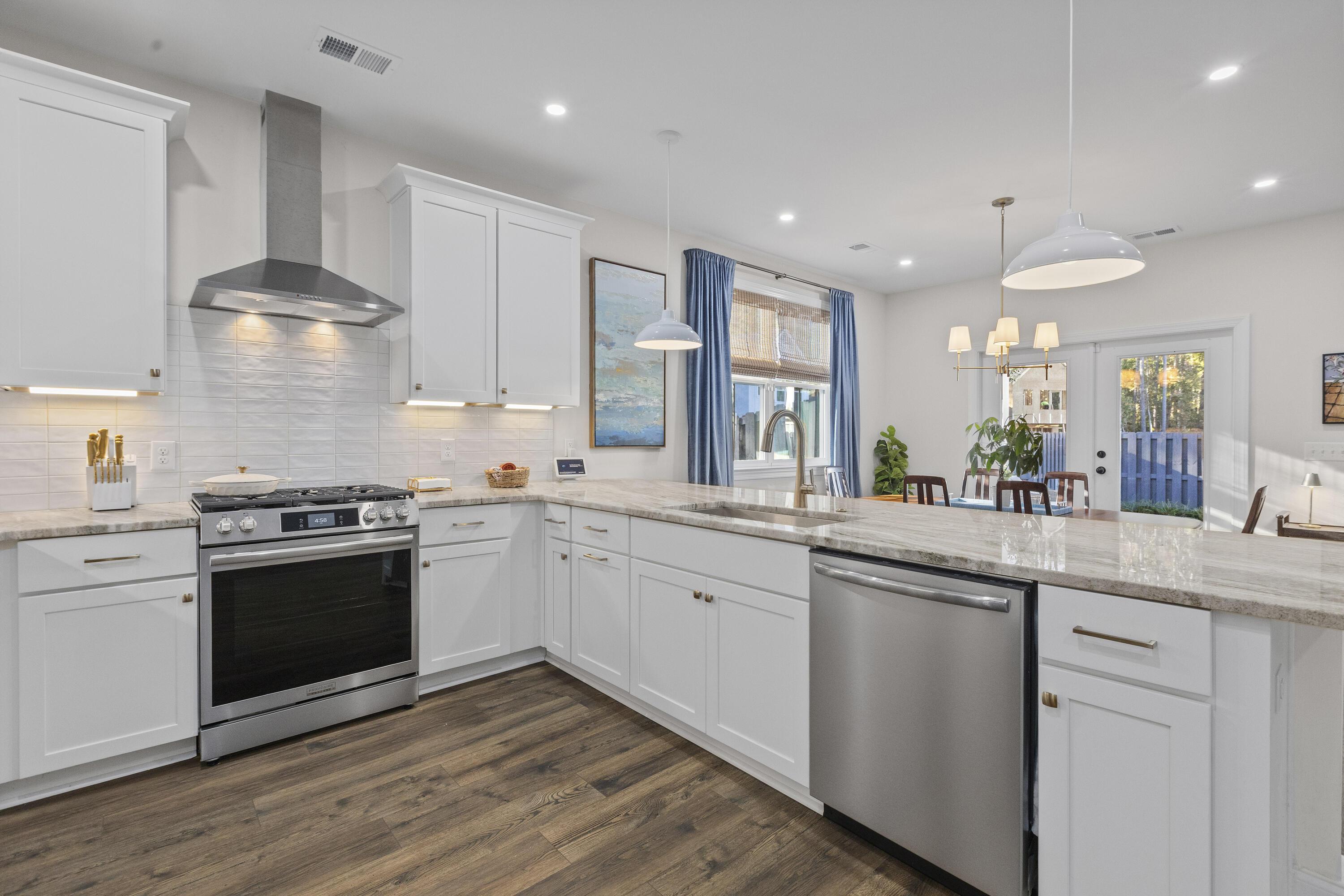 Image 4: 100RisewellCt-CasaVerdeMediaLLC34