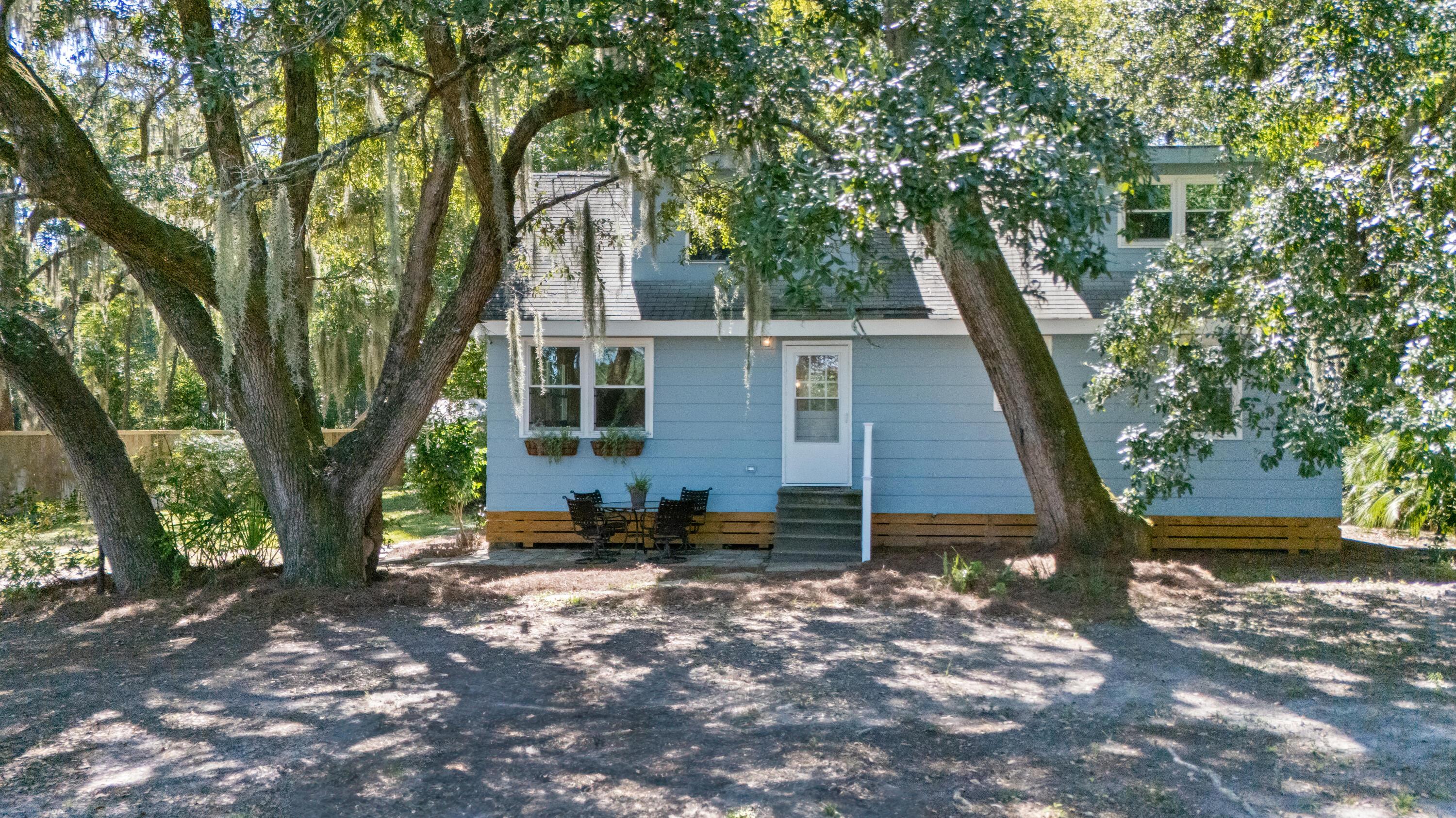 Image 1: 7299 Commodore Rd