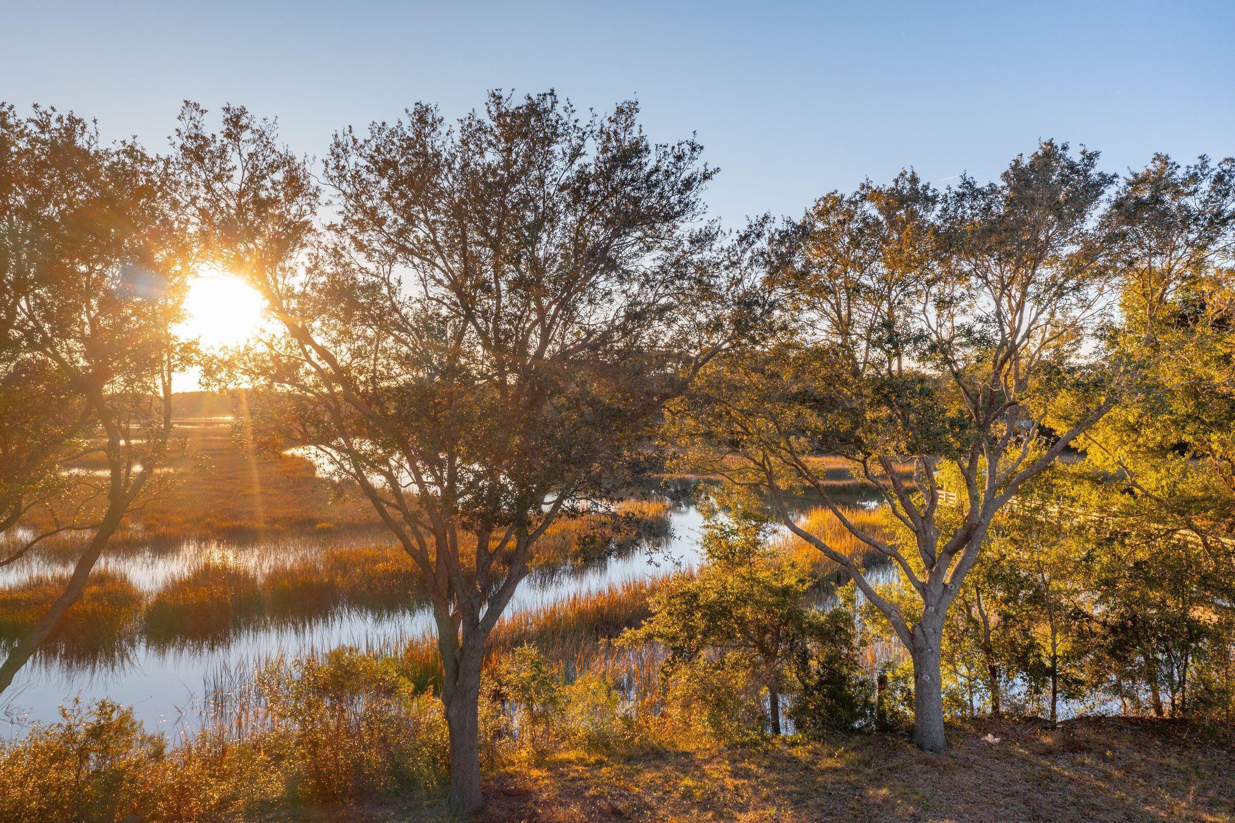 Image 2: Welcome to Creekside