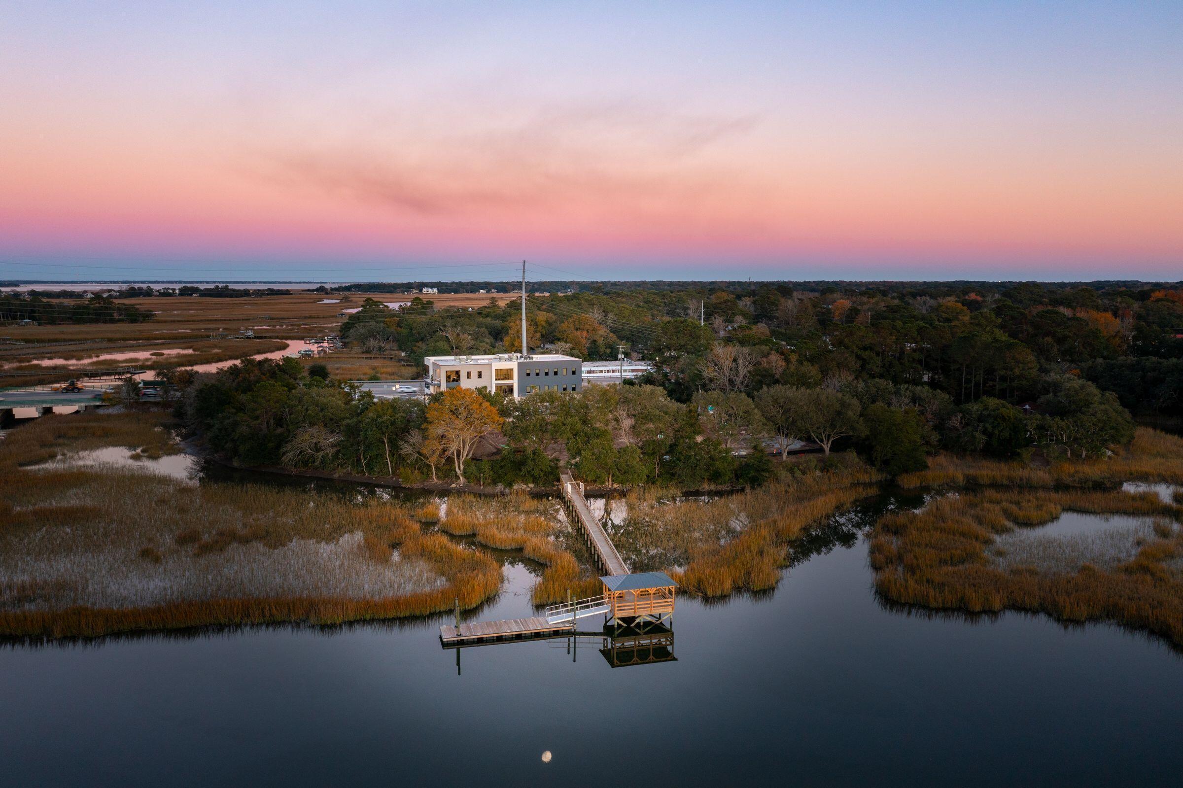 Image 3: Welcome to Creekside