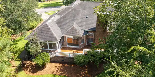 Image 3: Deck and Fenced Yard