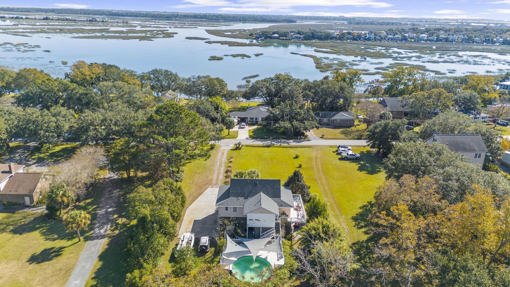 Image 2: Estate Size Lot