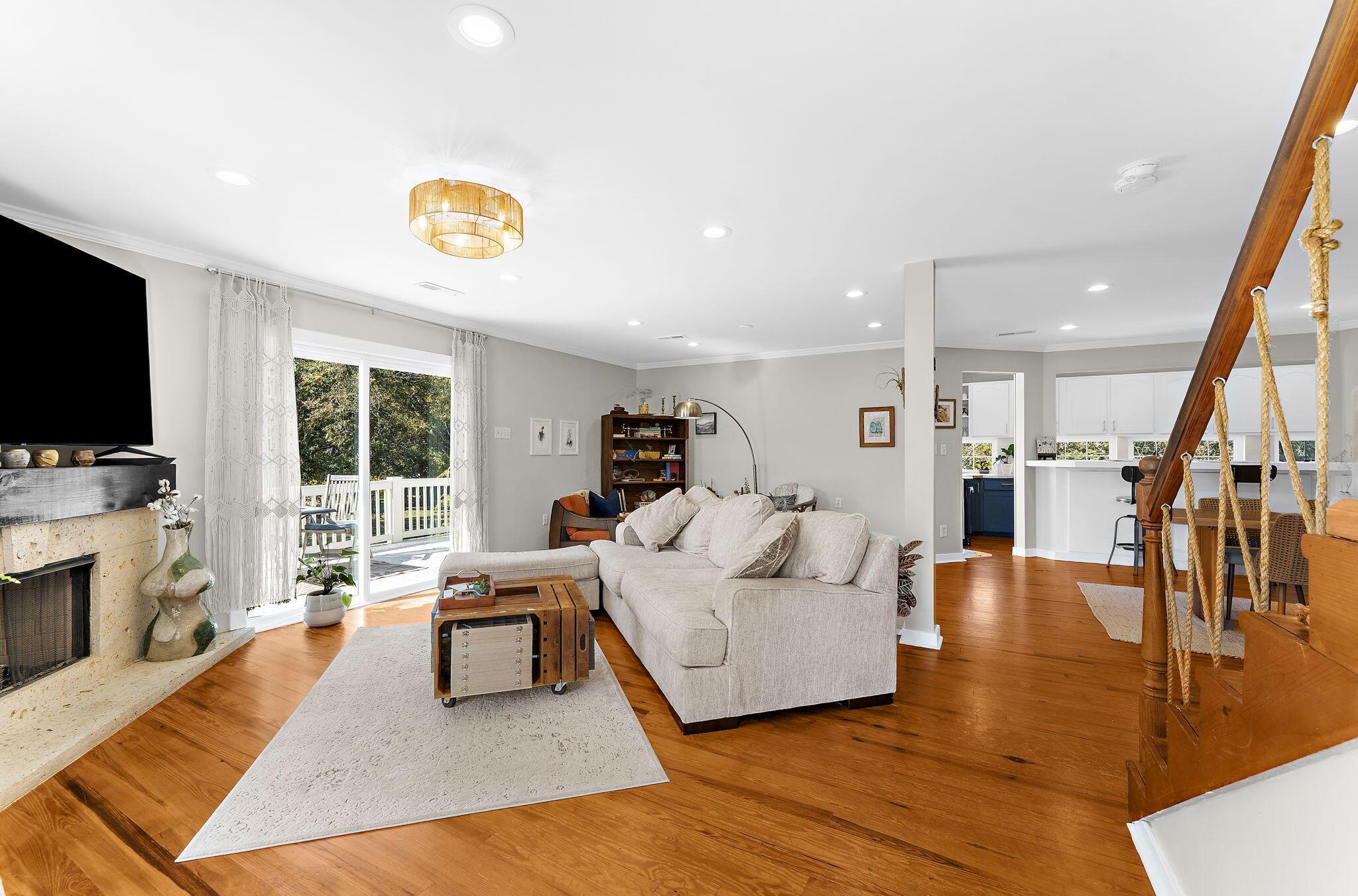 Image 4: Main Living