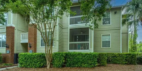 1600 Long Grove Drive