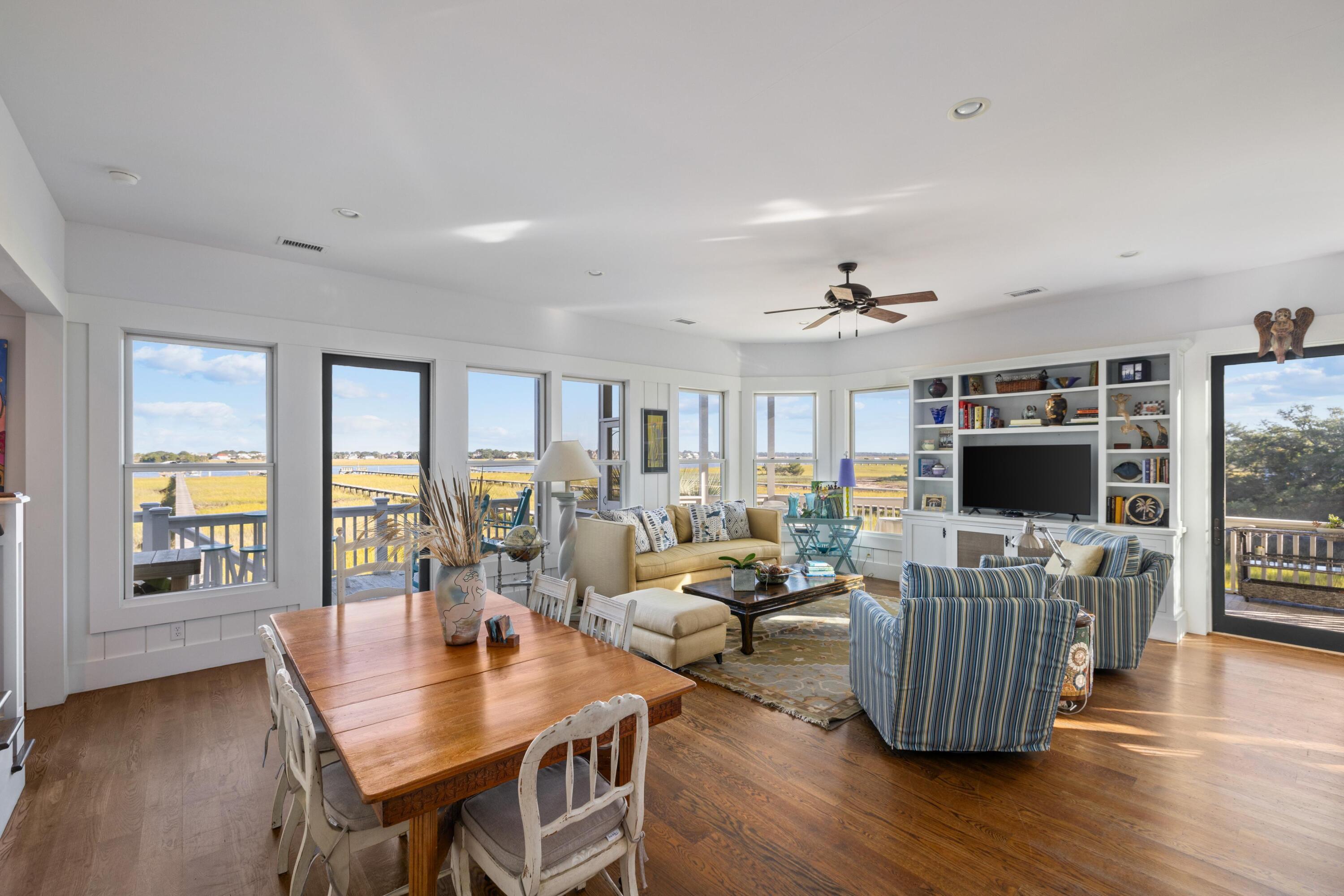 Image 2: Living/dining