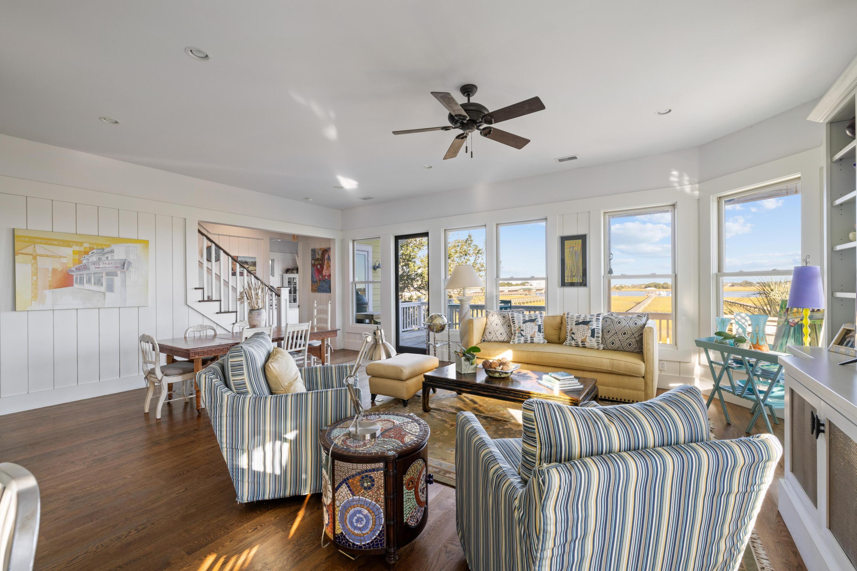 Image 3: Open living room