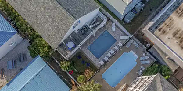 Image 3: 204 27th Ave N 3
