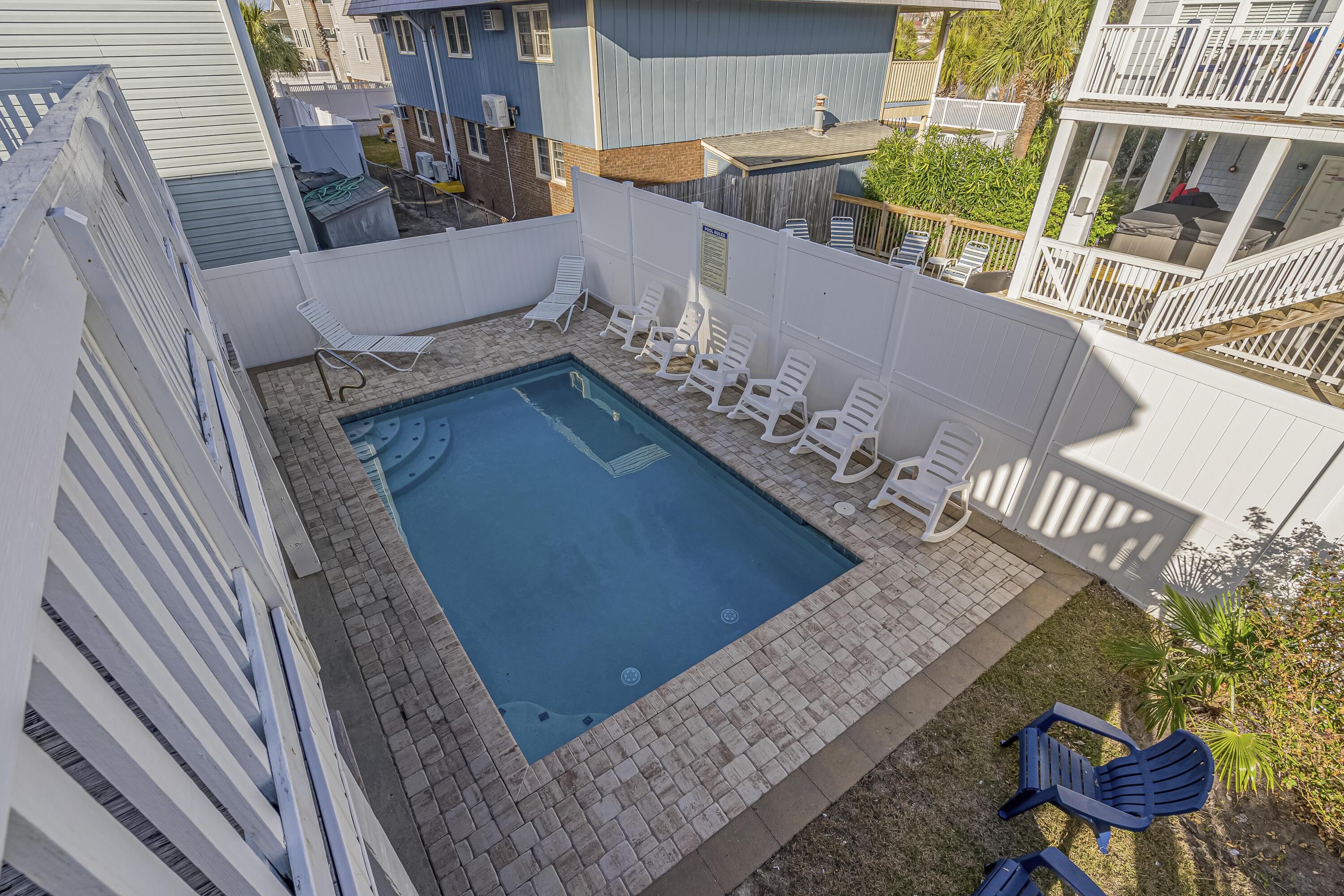 Image 4: 204 27th Ave N 4