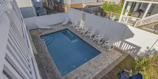 Image 4: 204 27th Ave N 4