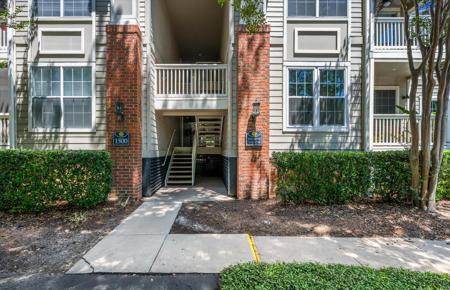 1600 Long Grove
