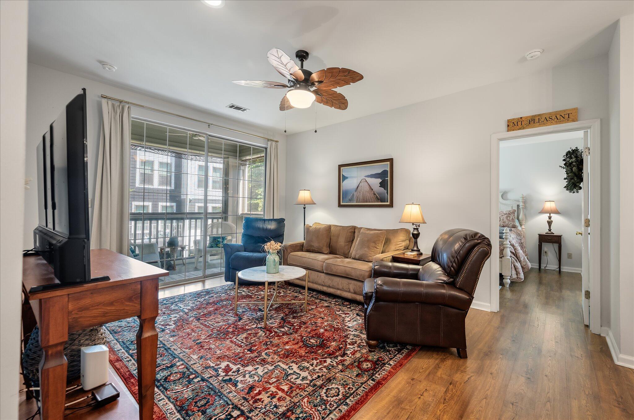 Image 3: Living Room