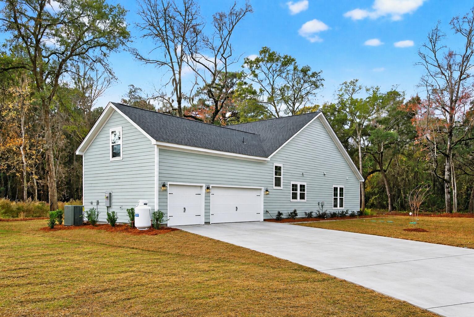Image 2: 3-Car Garage
