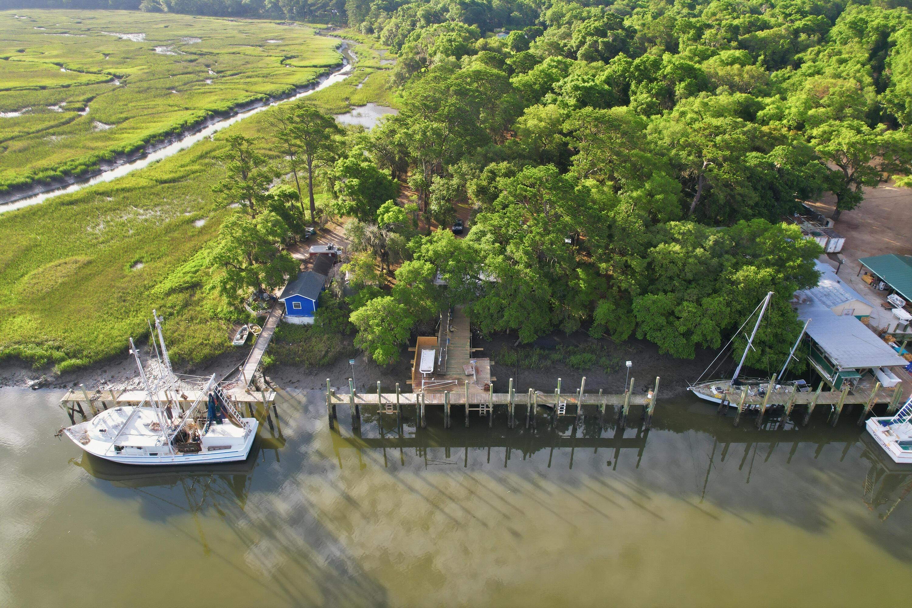 Image 1: 26 Hallmark is the Middle Dock