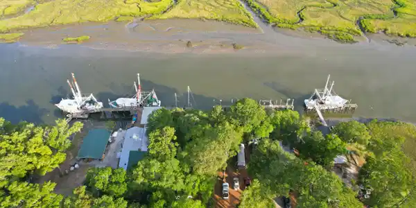 Image 4: Lot and Dock