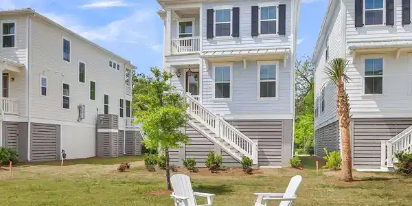 Image 3: PHOTOS OF SIMILAR HOME