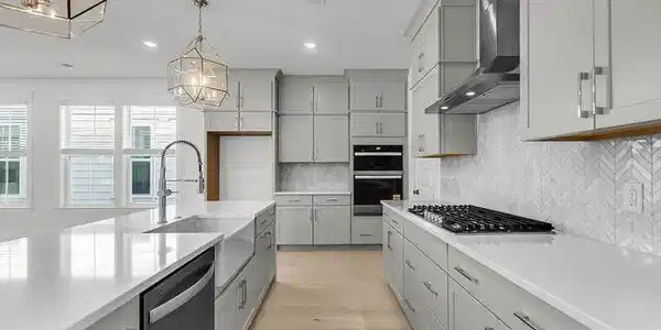 Image 4: KITCHEN 2