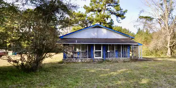 8146 N Highway 17