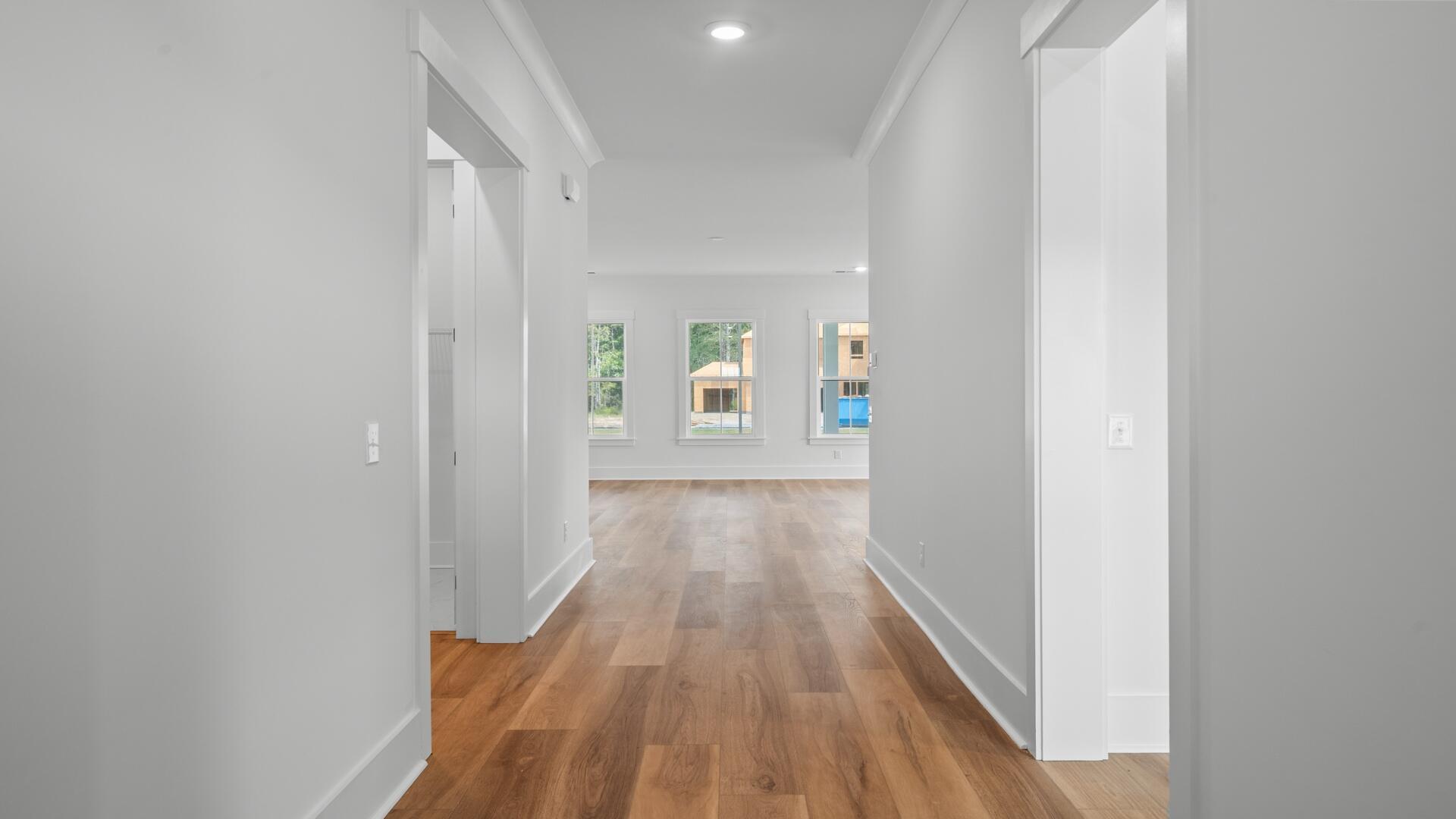 Image 4: Foyer_